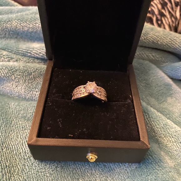 Beautiful solid silver 925 and CZ ring - Picture 2 of 2